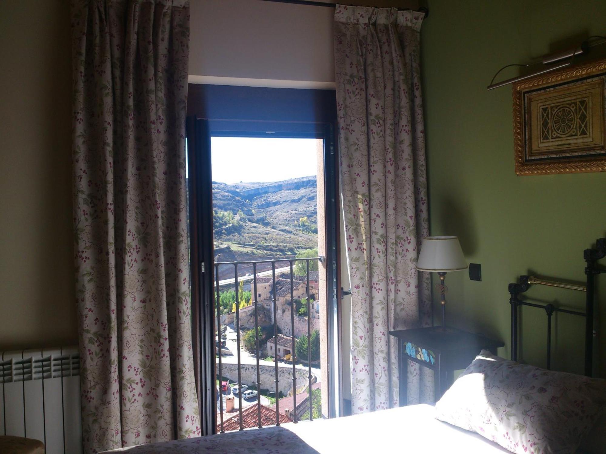 Hotel-Hospederia Los Templarios Sepúlveda Esterno foto